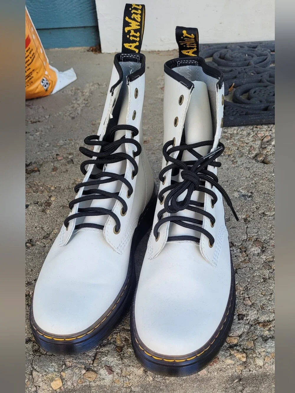 Dr. Martens m10 loop style
